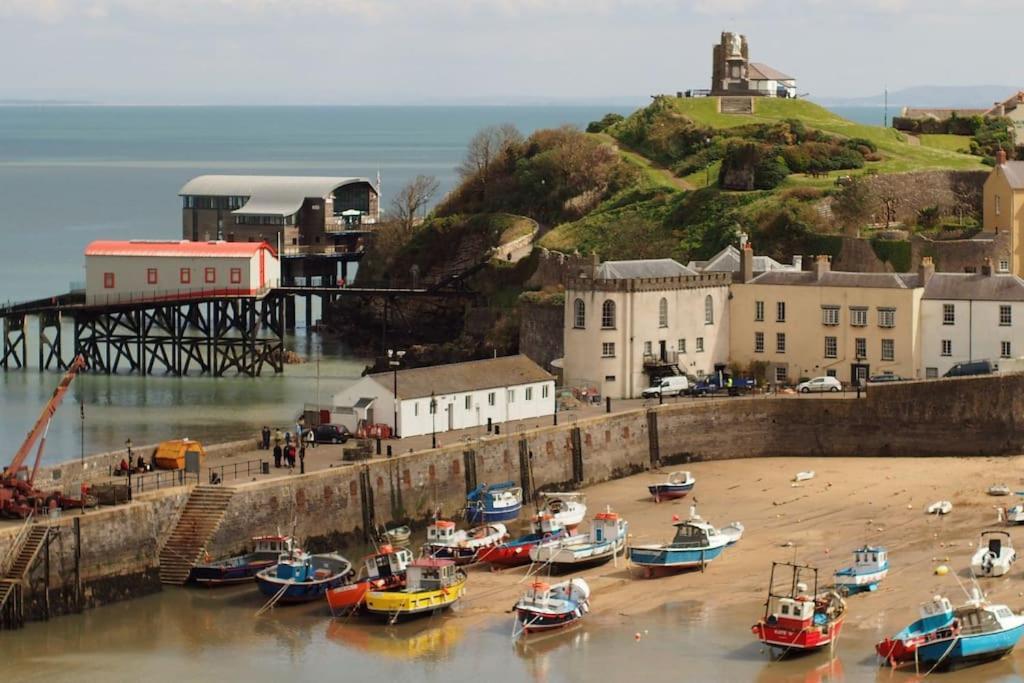 The Bothy Near Tenby, Big Projector Screen, Four-Poster Bed, On-Site Hot Tub Access Via Spa Pack, Breakfast 외부 사진