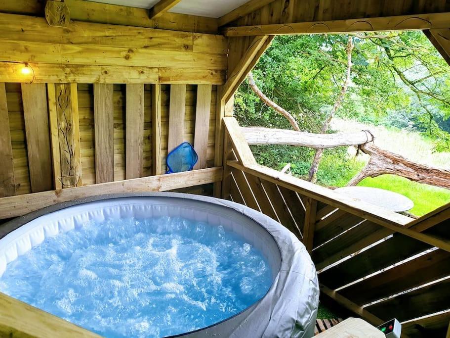 The Bothy Near Tenby, Big Projector Screen, Four-Poster Bed, On-Site Hot Tub Access Via Spa Pack, Breakfast 외부 사진
